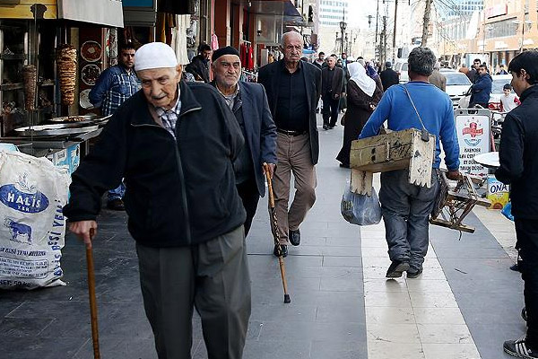 Sur esnafı yaralarını sarmaya başladı