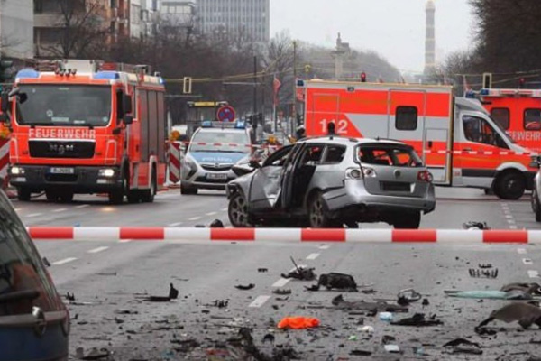 Berlin'de bombalı araç patladı