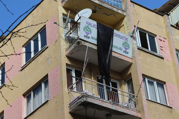 HDP’li eş başkanlar gözaltında