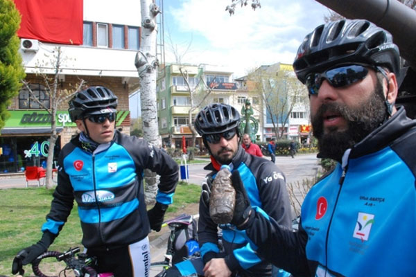 Çanakkale için 1.100 kilometre pedal çevirdiler