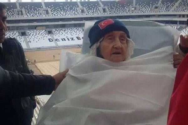 Fanatik ninenin Beşiktaş aşkı