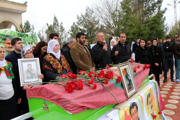 HDP'li vekiller yine PKK'lı cenazesinde