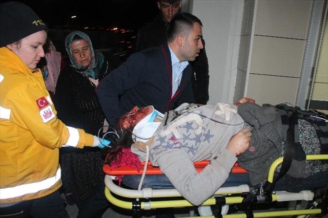 İşçi minibüsü devrildi