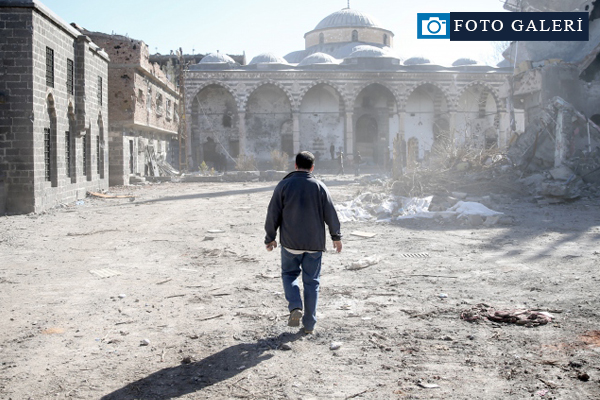 Sur'da tarihi camideki tahribat ortaya çıktı