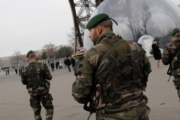 Paris saldırganı yaralı ele geçirildi