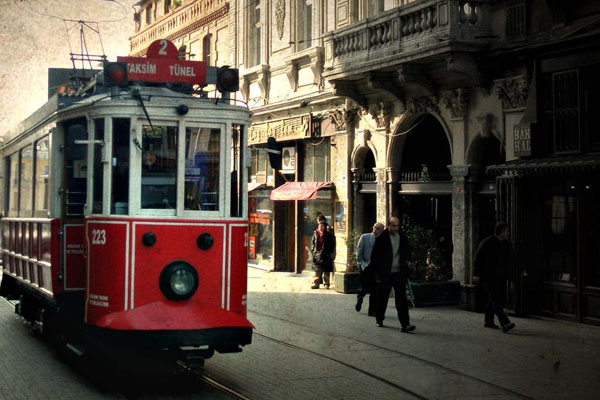 İstiklal Caddesi yayalara açıldı