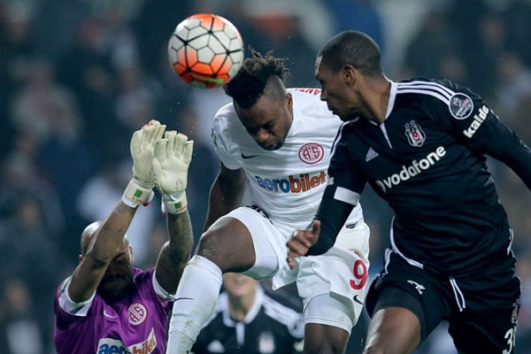 Beşiktaş zirveyi bırakmadı