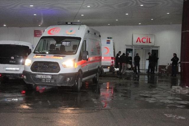 Polis servisi kaza yaptı: 18 yaralı