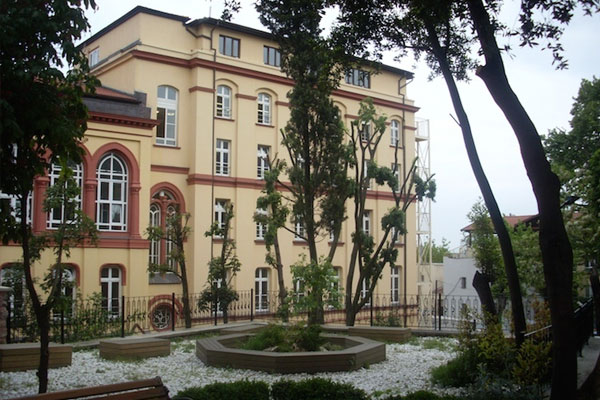 Türkiye'deki Alman okulları bugün de kapalı