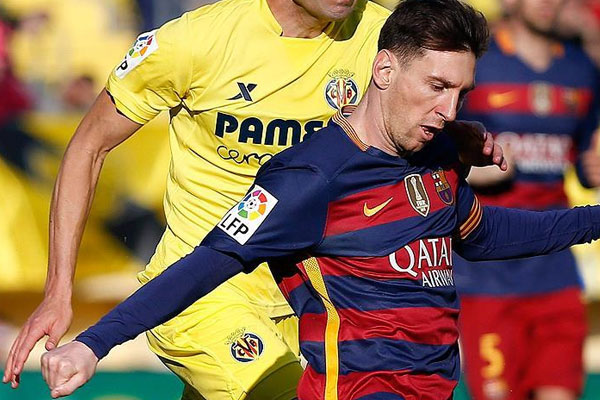 Messi'nin şutu kadın taraftarın bileğini kırdı