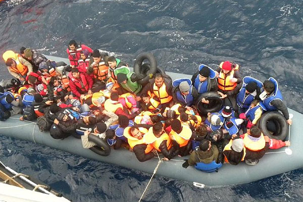 Çeşme'de 147 kaçak göçmen yakalandı