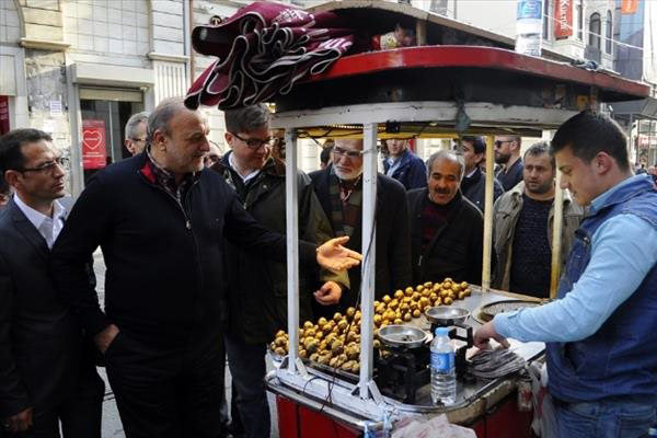 Oktay Vural'a İstiklal'de tepki