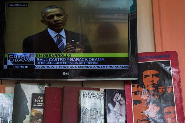 Obama ile Castro'dan 'normalleşme' sinyali
