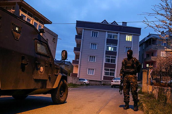 İstanbul'da helikopter destekli operasyon