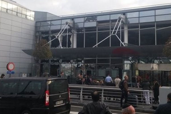 Brüksel Havalimanı'nda patlama