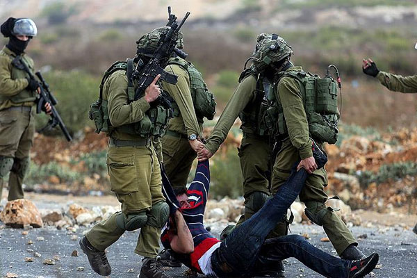 İsrail 14 Filistinliyi gözaltına aldı
