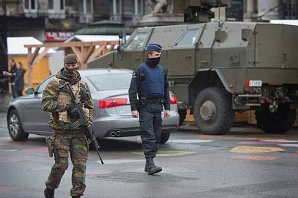 Belçika'da asker şehre indi