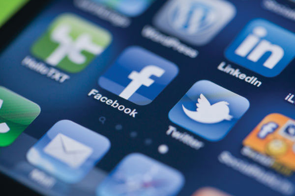 Belçikalılar, Facebook'a tepkili