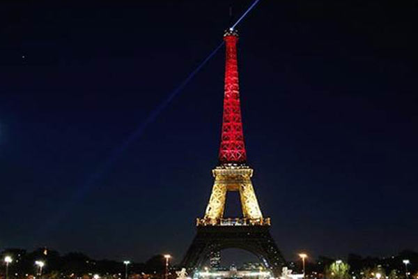 Eyfel Kulesi, Belçika bayrağının renklerine büründü