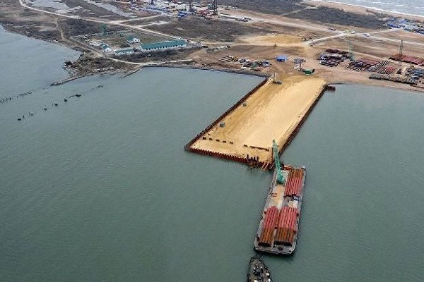 Türk gemisi köprüye çarptı