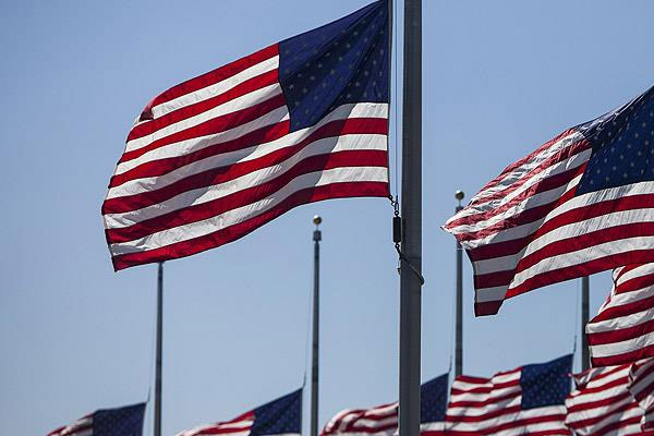 ABD'de bayraklar yarıya indirilecek