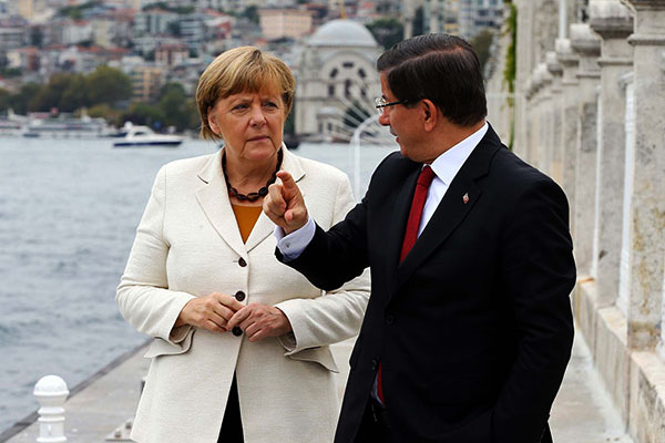 Davutoğlu ile Merkel'den önemli görüşme
