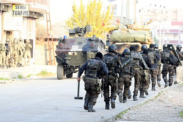 Yüksekova'da operasyonlar 3 mahallede