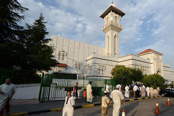 İspanya'da Madrid'in en büyük camisine saldırı