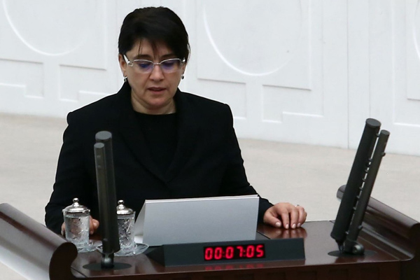 Zana’nın sekreter ve danışmanı işten çıkarıldı