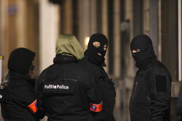 Brüksel'de operasyon sırasında 'patlama'