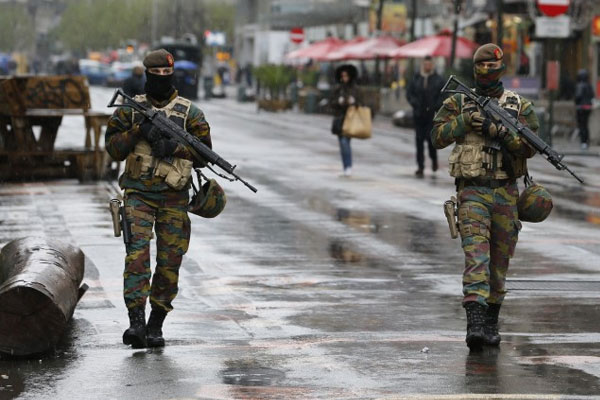 IŞİD 'Nereyi vuralım' anketi yaptı