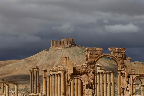 Esed ve IŞİD Tedmur için savaşıyor