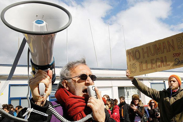 Sığınmacıların koşullarını protesto ettiler