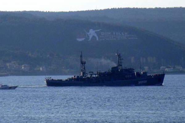 Rus askeri gemisi Çanakkale Boğazı'ndan geçti
