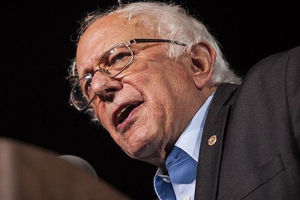 Sanders, seçim yarışında Clinton'ı geride bıraktı