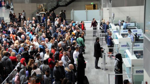 Türkiye'ye giriş çıkışlar durdu