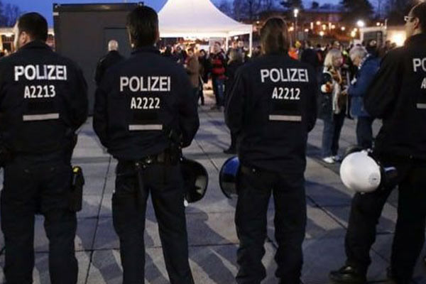 Almanya'da Türkler'e saldırdı