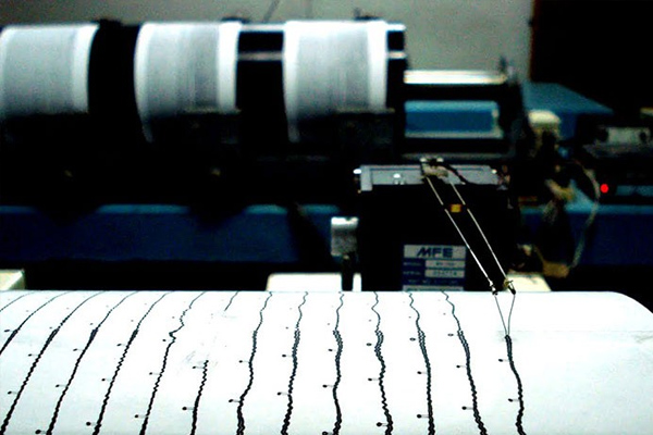 İzmir'de korkutan deprem