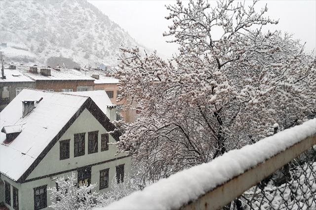 Mart kapıdan baktırdı