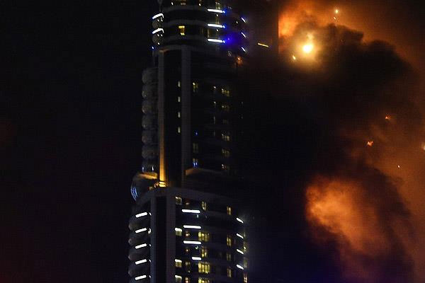 BAE'de gökdelende yangın çıktı