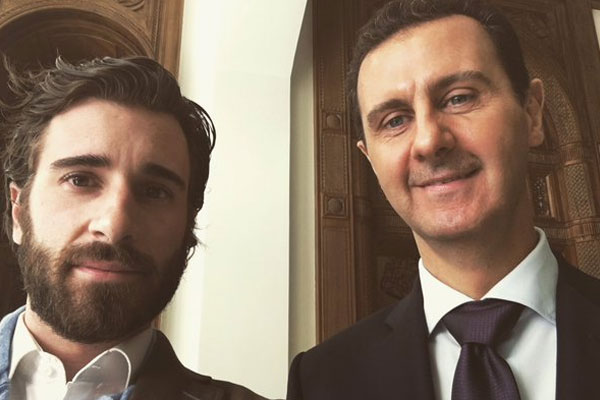 Esed'le selfie çektirdi, tepki topladı