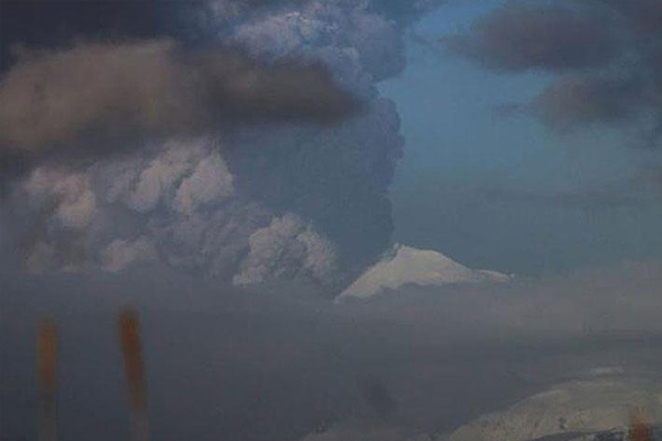 Pavlof Yanardağı faaliyete geçti