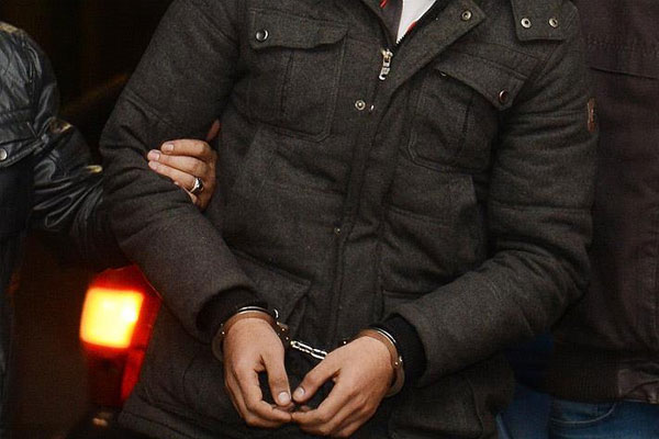 3 ilde eş zamanlı 'FETÖ' operasyonu