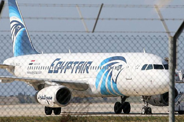 Kaçırılan Mısır uçağı Mısır'a döndü
