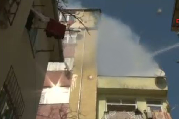 Taksim'de korkutan yangın