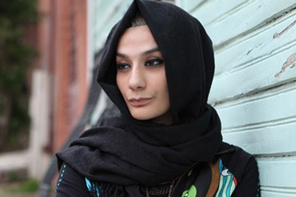 Esra Elönü'den Ayşenur Arslan ve Ayşe Hür'e sert tepki