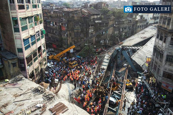 Hindistan'da köprü çöktü