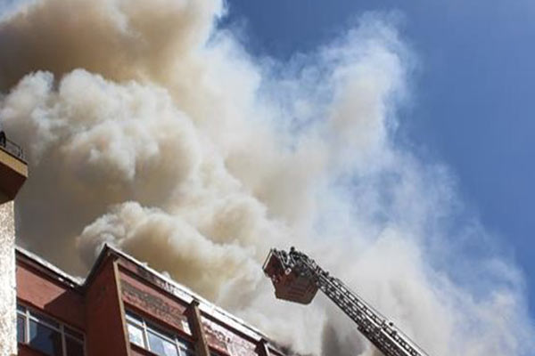 Tiyatro sahnesinde büyük yangın