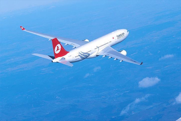 THY uçağı acil iniyor