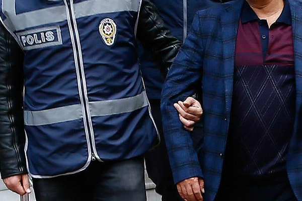 İzmir merkezli 'FETÖ' operasyonunda 7 tutuklama